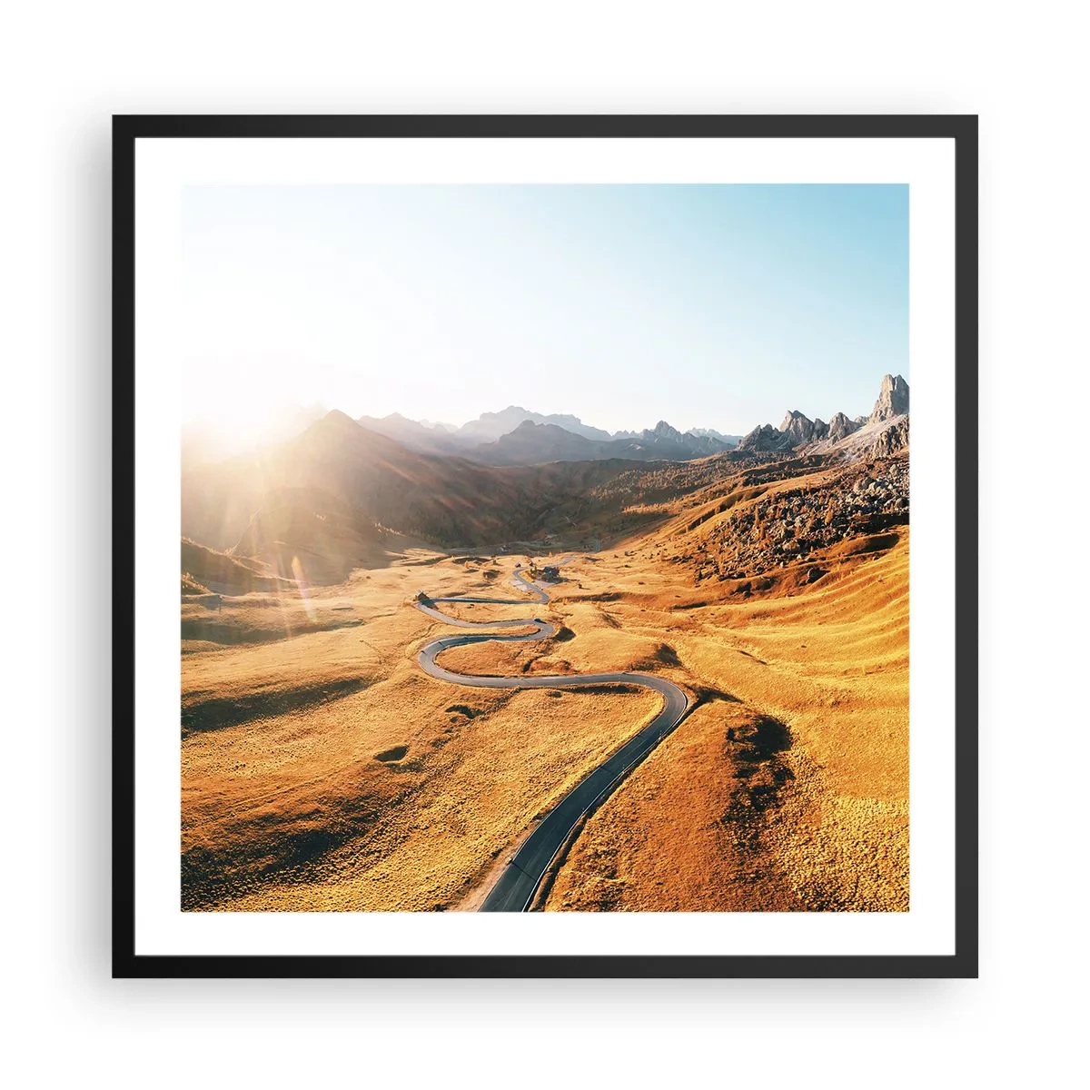 Poster in een zwarte lijst - In een gouden vallei - 60x60 cm