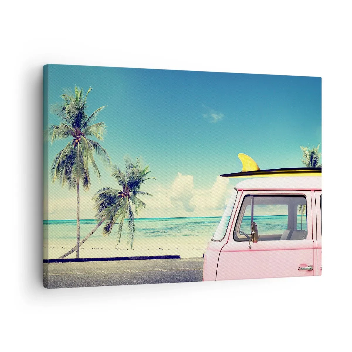 Schilderen op canvas - Een roze busje met een surfplank op een tropisch strand. - 70x50cm - Tijd om aan je vakantie te beginnen. - Moderne wanddecoratie voor woonkamer en slaapkamer ARTTOR