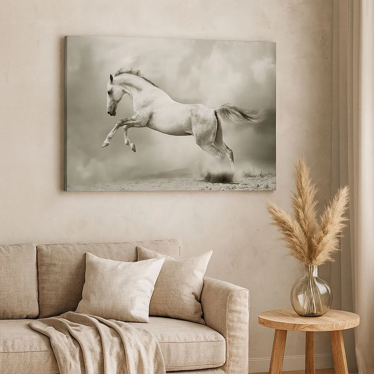 Schilderen op canvas - Een wit paard in een dynamische sprong tegen de achtergrond van mistige wolken. - 70x50cm - Tussen waken en slapen - Moderne wanddecoratie voor woonkamer en slaapkamer ARTTOR