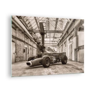 Schilderen op glas - Een klassieke racewagen in een industriële hal - 70x50cm - De rust van de winnaar - Moderne wanddecoratie voor woonkamer en slaapkamer ARTTOR