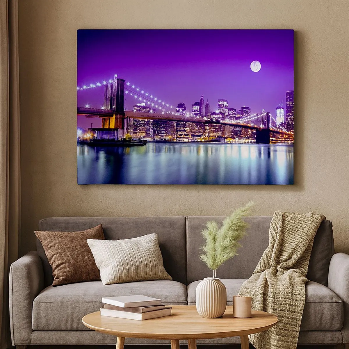 Schilderen op canvas - Brooklyn Bridge 's nachts met de verlichte stad en een volle maan - 70x50cm - De lichten van de grote stad in paars - Moderne wanddecoratie voor woonkamer en slaapkamer ARTTOR