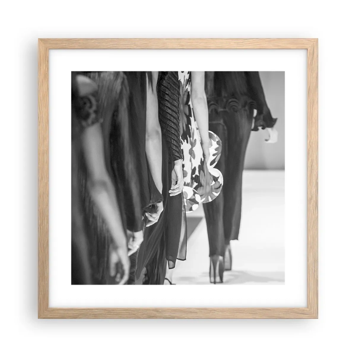 Een poster in een licht eiken lijst - Een stijlvolle optocht - 40x40 cm