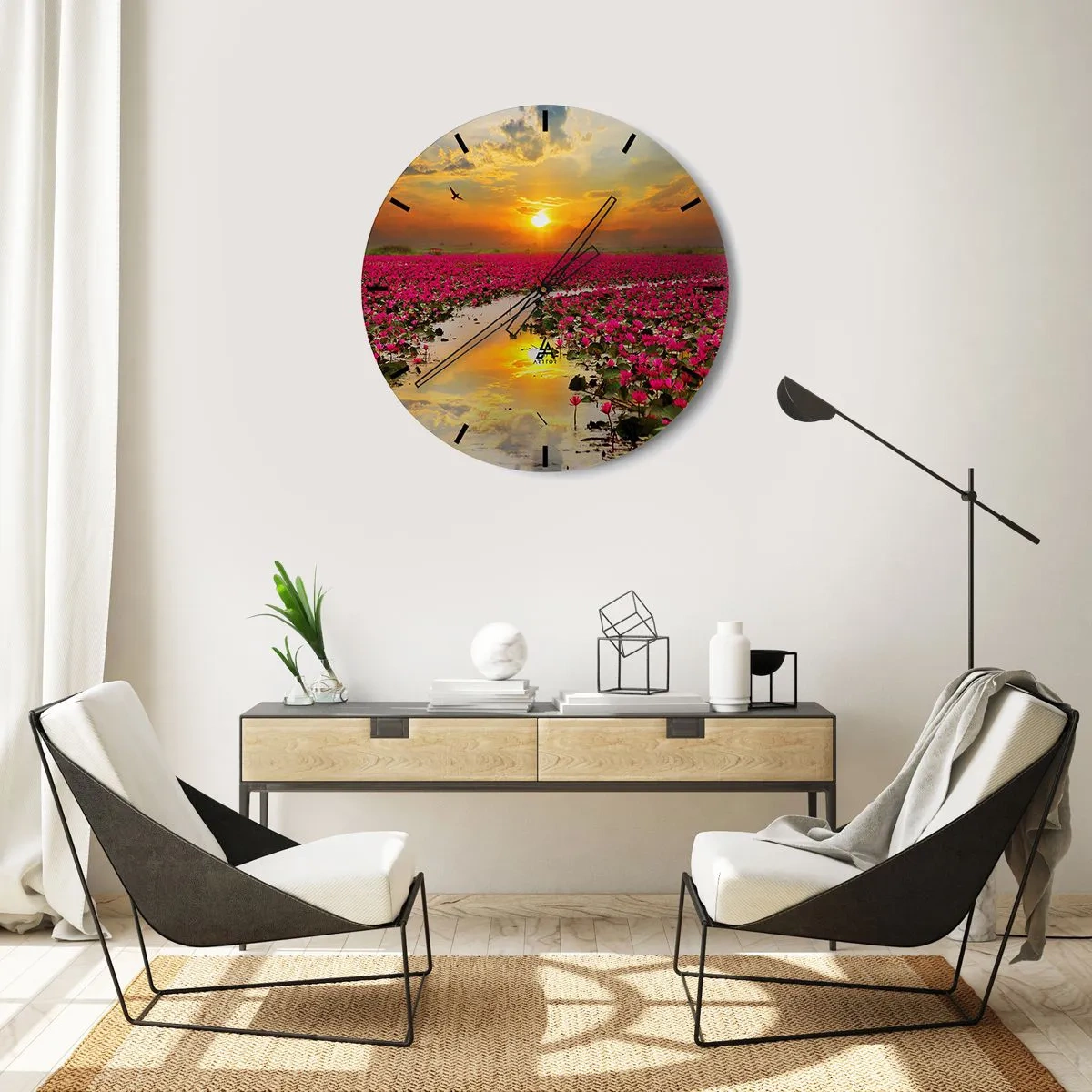 Wandklok - Klok - Een veld met roze lotusbloemen bij zonsondergang - 30x30cm - Het geheime leven van het meer - Moderne wanddecoratie voor woonkamer, keuken en slaapkamer ARTTOR