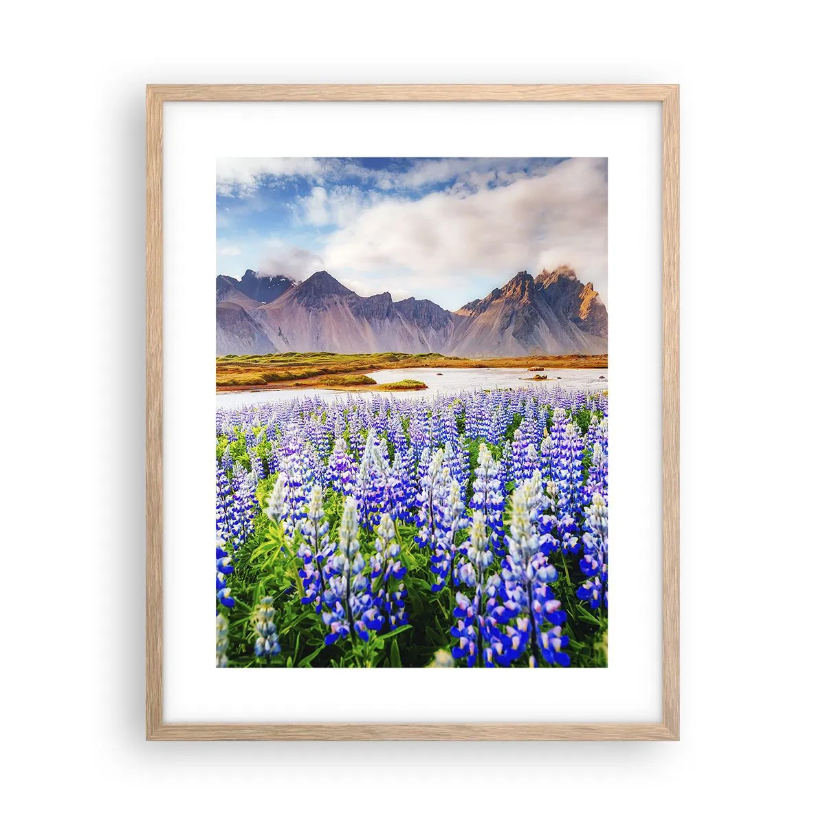 Een poster in een licht eiken lijst - Kracht en soberheid naast zachtheid - 40x50 cm