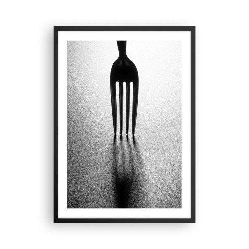 Poster in een zwarte lijst - Een minimalistische zwart-witfoto van een vork en schaduw. - 50x70cm - Licht en schaduw - Moderne wanddecoratie voor woonkamer en slaapkamer ARTTOR