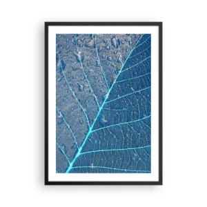 Poster in een zwarte lijst - Close-up van een blad in tinten blauw - 50x70cm - Leven in blauw - Moderne wanddecoratie voor woonkamer en slaapkamer ARTTOR