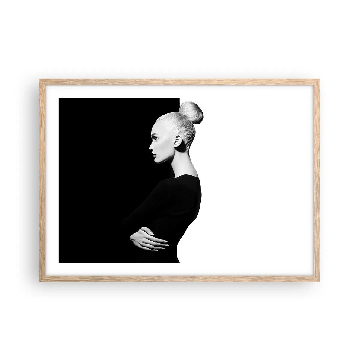Een poster in een licht eiken lijst - Gewoon een vrouw - 70x50 cm