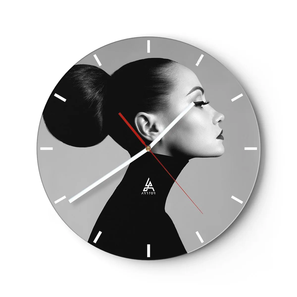 Wandklok - Klok - Profiel van een vrouw in artistieke stijl op een grijze achtergrond - 30x30cm - Moderne Nefertiti - Moderne wanddecoratie voor woonkamer, keuken en slaapkamer ARTTOR
