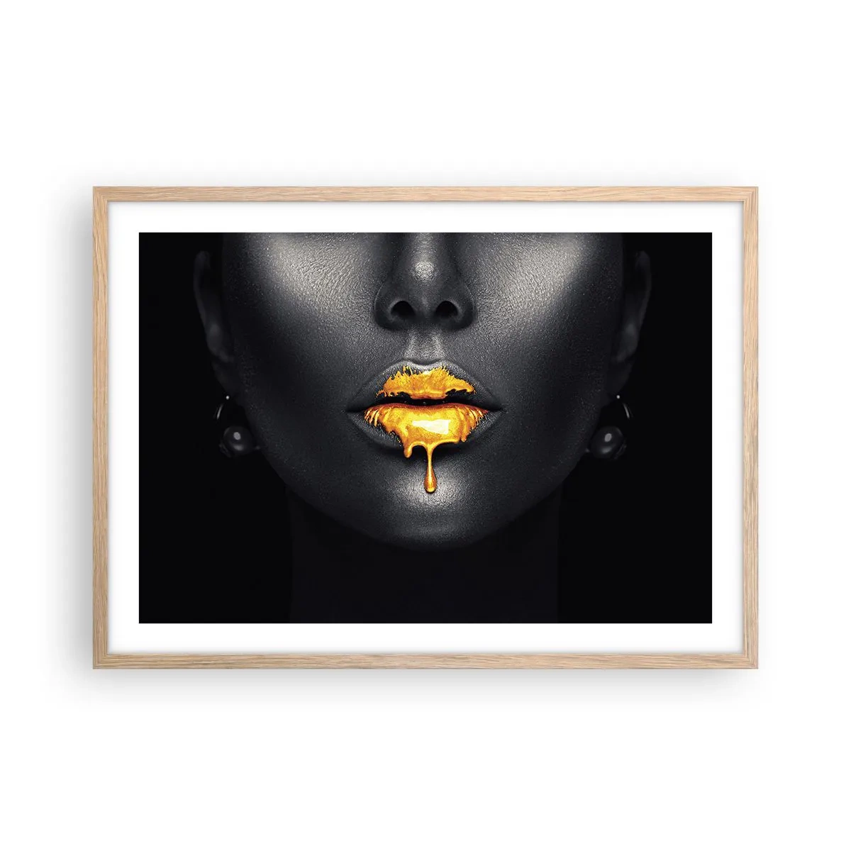 Een poster in een licht eiken lijst - Goldmouth - 70x50 cm