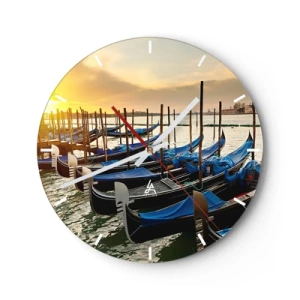 Wandklok - Klok - Gondels aangemeerd op het water bij zonsondergang met uitzicht op de stad - 30x30cm - Voordat de rumoer komt - Moderne wanddecoratie voor woonkamer, keuken en slaapkamer ARTTOR