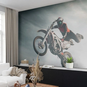 Fotobehang Standard Eco - Motorcrosssprong over bergachtig landschap - 100x70cm - Er is geen plezier zonder risico - Moderne wanddecoratie voor woonkamer en slaapkamer ARTTOR