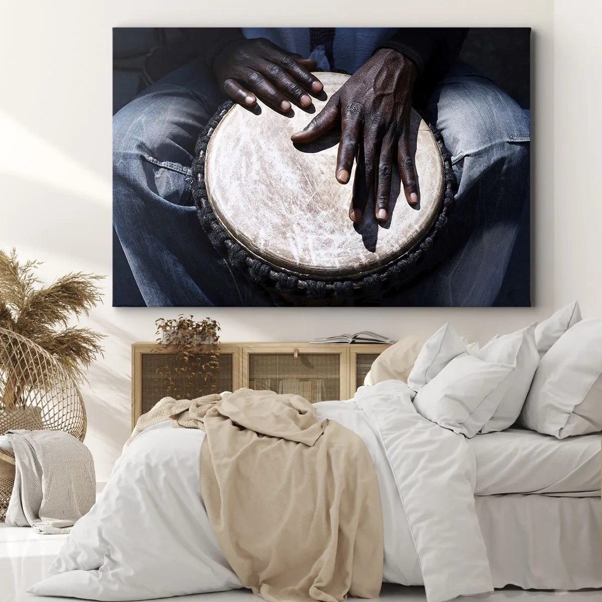 Schilderen op canvas - Handen die een djembé-trommel bespelen in een dynamische compositie - 70x50cm - Leef in je eigen ritme - Moderne wanddecoratie voor woonkamer en slaapkamer ARTTOR