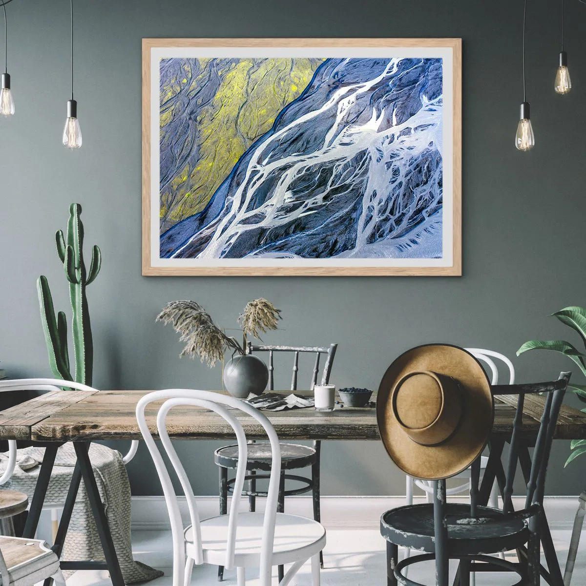 Een poster in een licht eiken lijst - Rotstekeningen van de natuur - 100x70 cm