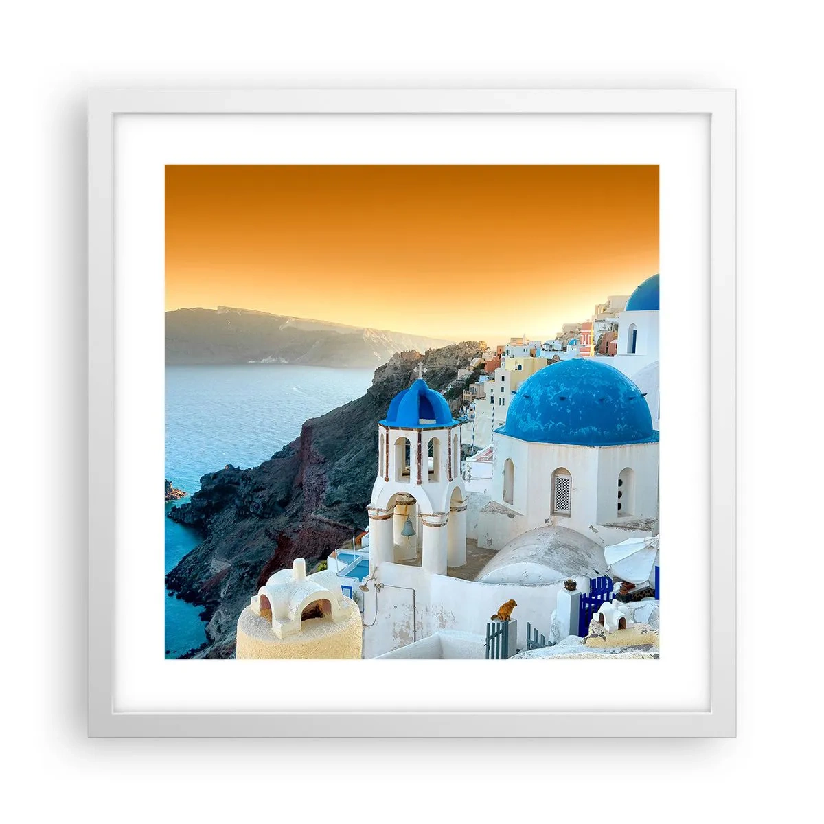 Poster in een witte lijst - Santorini - genesteld tegen de rotsen - 40x40 cm