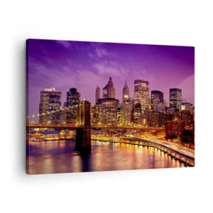 Schilderen op canvas - Panorama van de stad met de brug in het avondlicht tegen de paarse lucht - 70x50cm - Violet-goud Manhattan - Moderne wanddecoratie voor woonkamer en slaapkamer ARTTOR