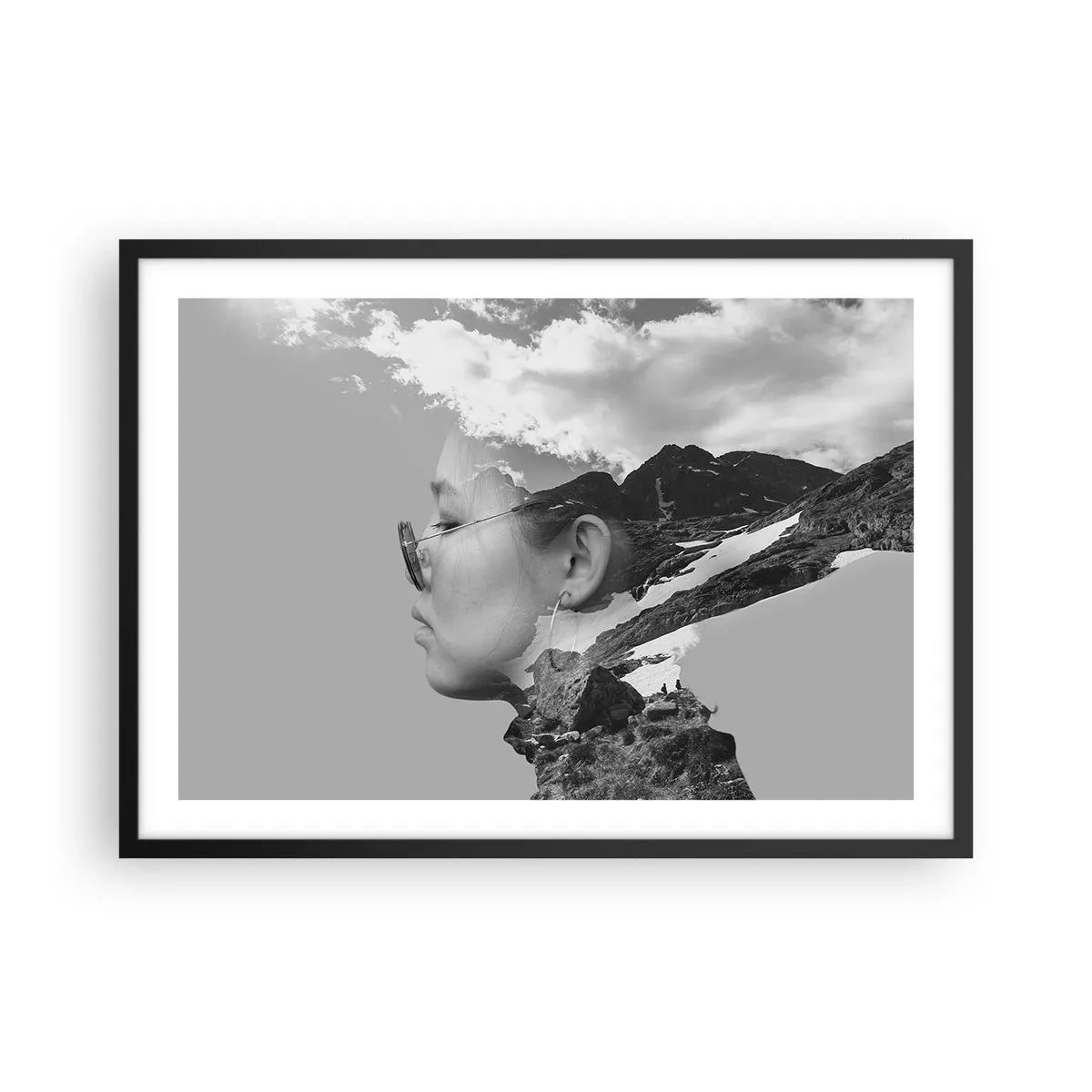 Poster in een zwarte lijst - Top en bewolkt portret - 70x50 cm