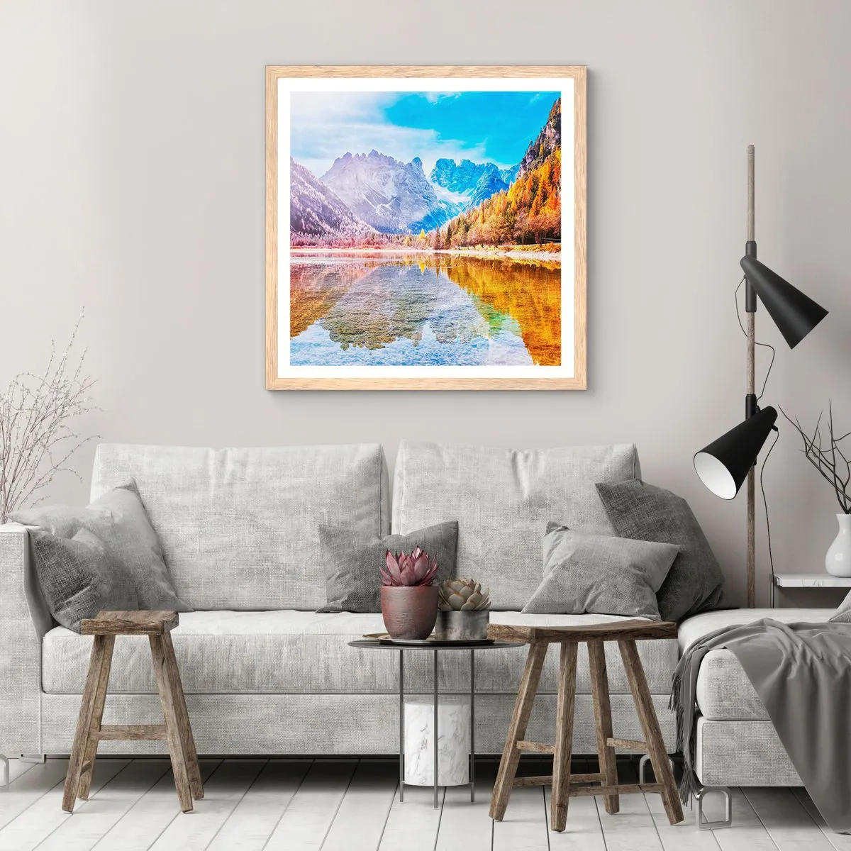 Een poster in een licht eiken lijst - En het is al herfst in de bergen - 60x60 cm