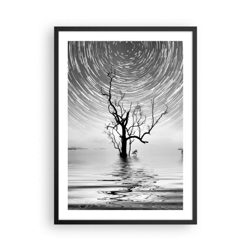 Poster in een zwarte lijst - Ster wervelt boven een eenzame boom in het water - 50x70cm - Een symfonie van de natuur - Moderne wanddecoratie voor woonkamer en slaapkamer ARTTOR