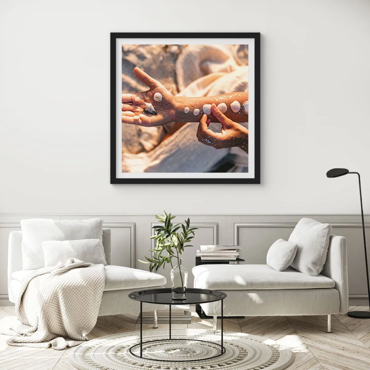Poster in een zwarte lijst - Schoonheid binnen handbereik - 30x30 cm