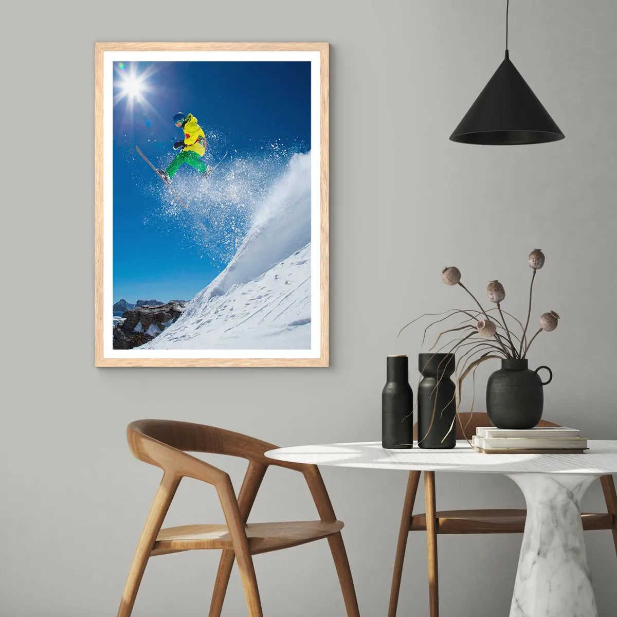 Een poster in een licht eiken lijst - Dansend met de bergen - 70x100 cm