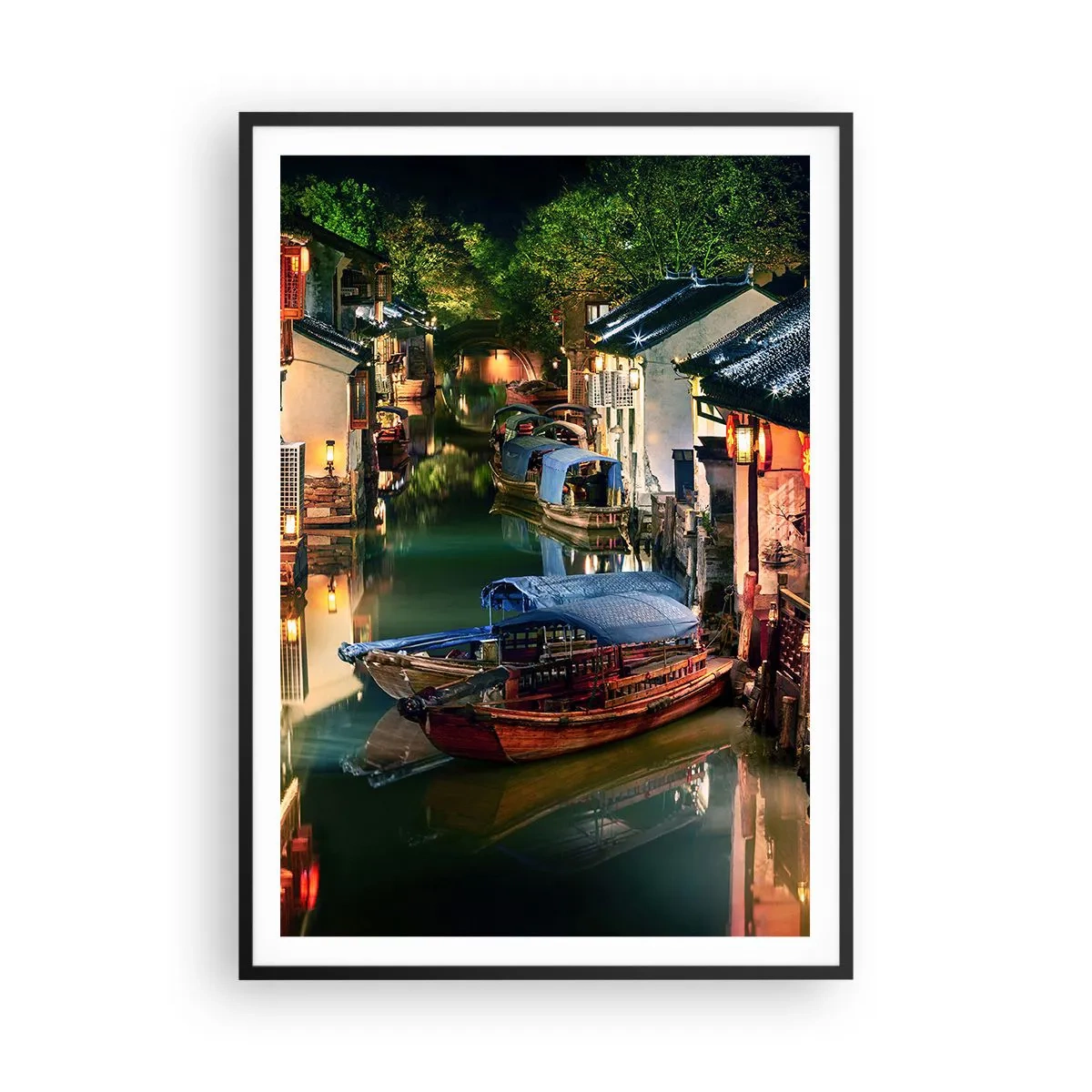 Poster in een zwarte lijst - Een avond op een Chinese straat - 70x100 cm