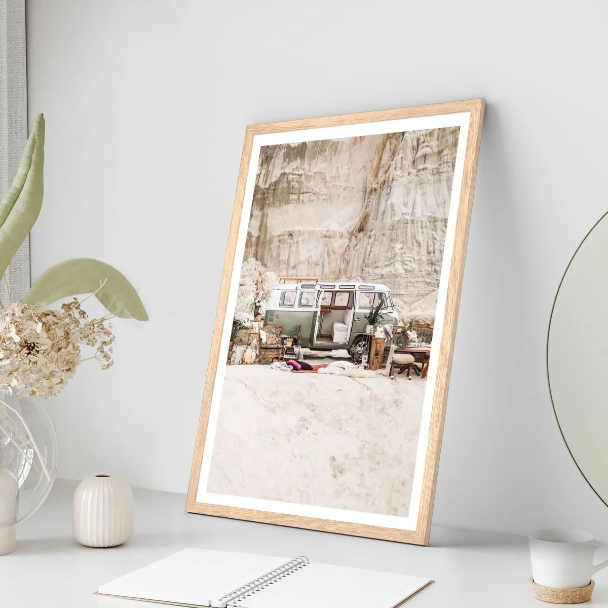 Een poster in een licht eiken lijst - Er is de tijd om aan de reis te beginnen - 61x91 cm