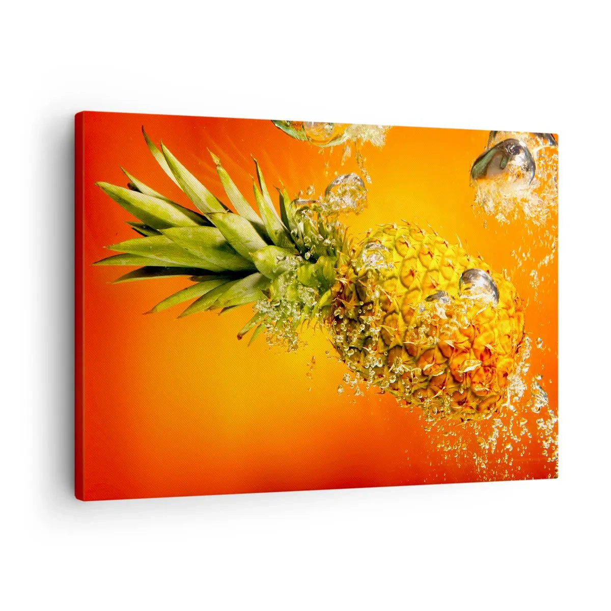Schilderen op canvas - Een ananas ondergedompeld in water tegen een oranje achtergrond met kleurverloop. - 70x50cm - Tropische sappige frisheid - Moderne wanddecoratie voor woonkamer en slaapkamer ARTTOR