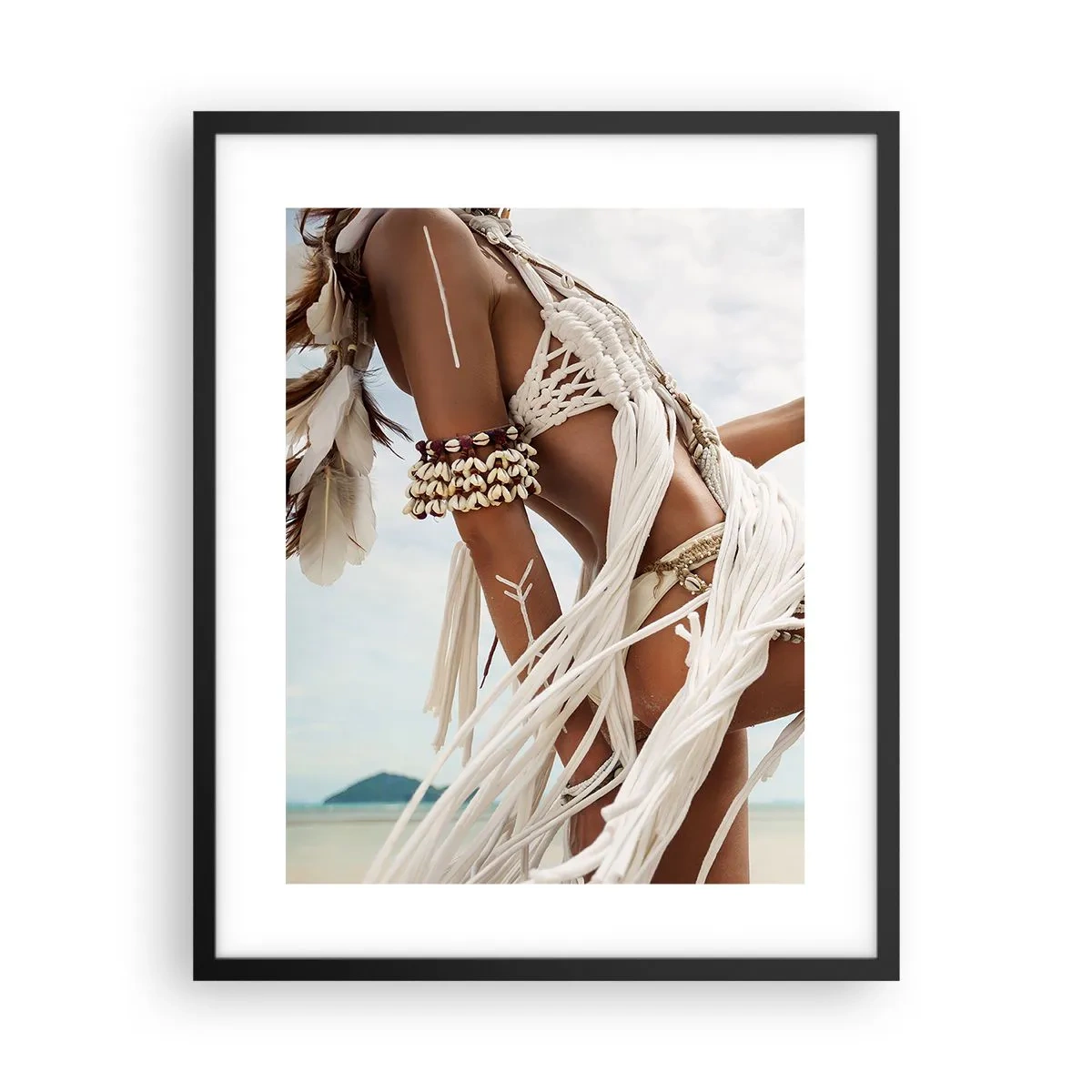 Poster in een zwarte lijst - Een priesteres van de zon - 40x50 cm