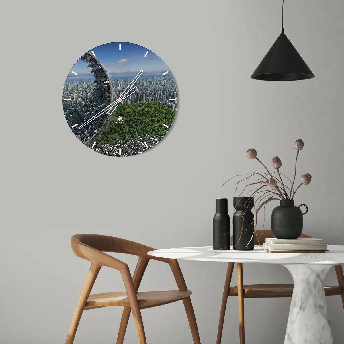 Wandklok - Klok - Een futuristische stad met een kapotte structuur en groen op de achtergrond. - 30x30cm - De natuur is eeuwig - Moderne wanddecoratie voor woonkamer, keuken en slaapkamer ARTTOR