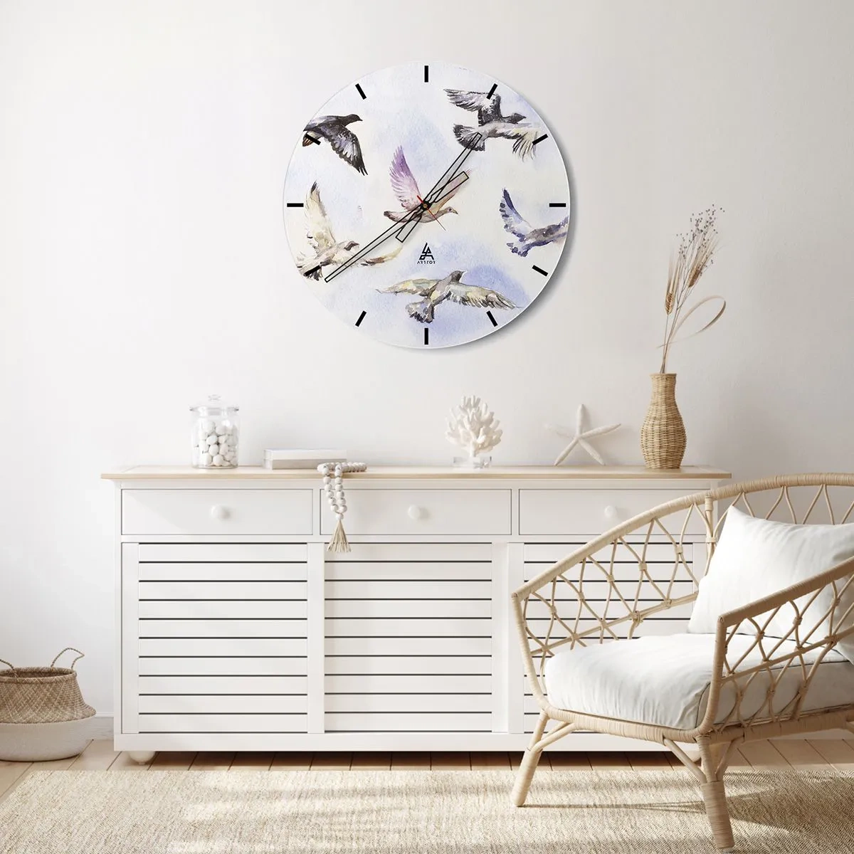 Wandklok - Klok - Een zwerm vogels in vlucht tegen een achtergrond van delicate blauwtinten - 30x30cm - Vrijheid in grijs en blauw - Moderne wanddecoratie voor woonkamer, keuken en slaapkamer ARTTOR