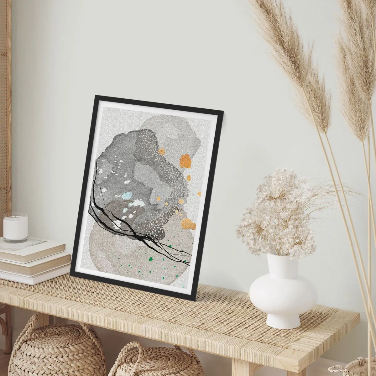Poster in een zwarte lijst - Een compositie van organische vormen in tinten grijs en goud. - 50x70cm - Organische compositie - Moderne wanddecoratie voor woonkamer en slaapkamer ARTTOR