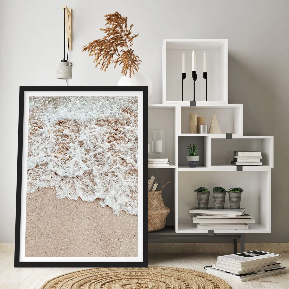 Poster in een zwarte lijst - Zachte golven die op het zand van het strand beuken - 50x70cm - Ben zo terug - Moderne wanddecoratie voor woonkamer en slaapkamer ARTTOR