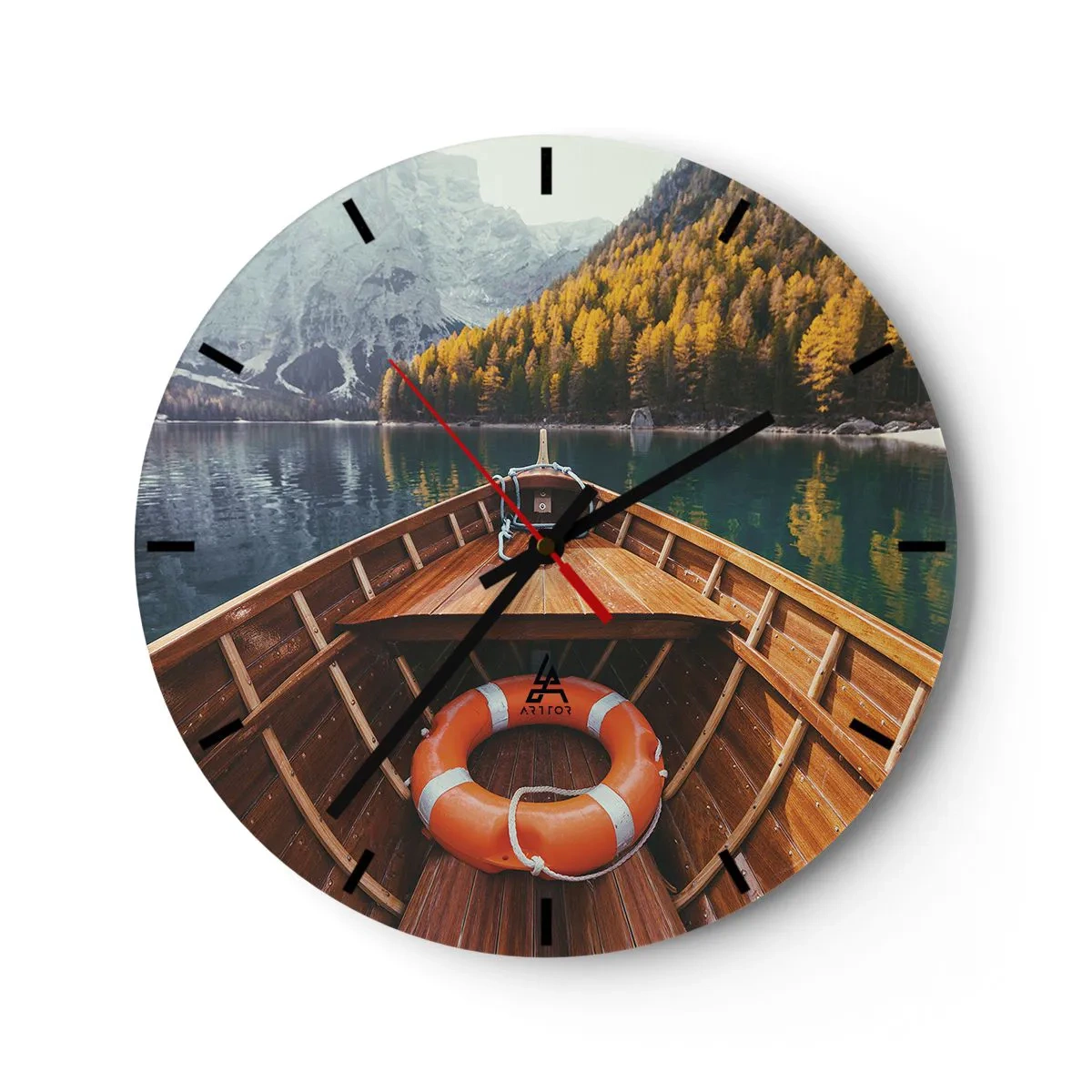 Wandklok - Klok - Uitzicht vanaf de boot op een meer omgeven door bergen en bos - 30x30cm - Bergtocht - Moderne wanddecoratie voor woonkamer, keuken en slaapkamer ARTTOR
