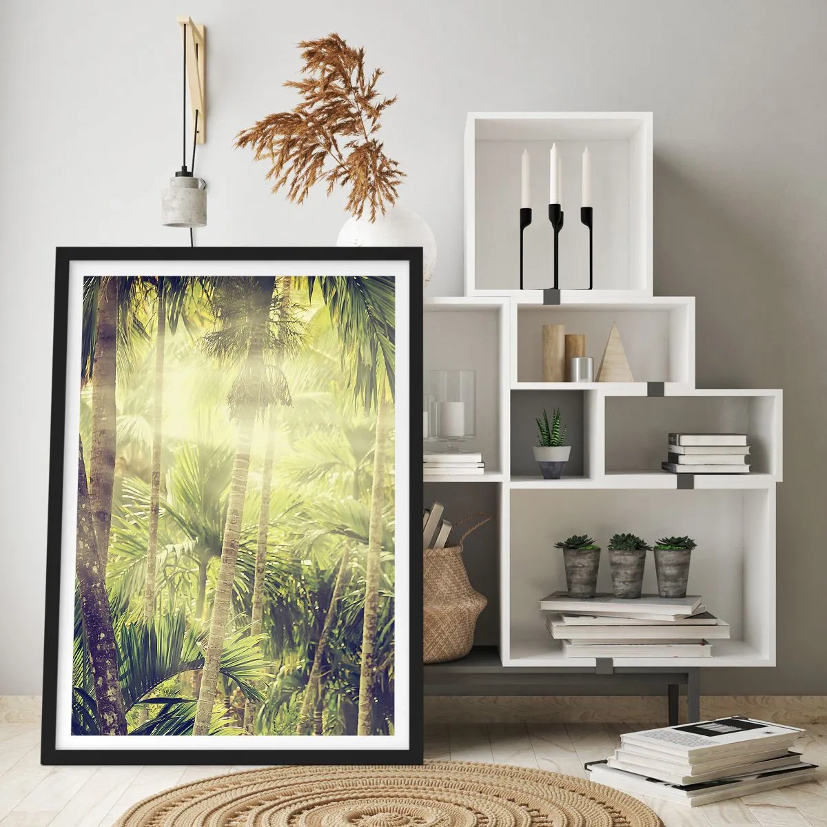 Poster in een zwarte lijst - Tropisch bos met zonnestralen op de achtergrond - 50x70cm - In groene hitte - Moderne wanddecoratie voor woonkamer en slaapkamer ARTTOR