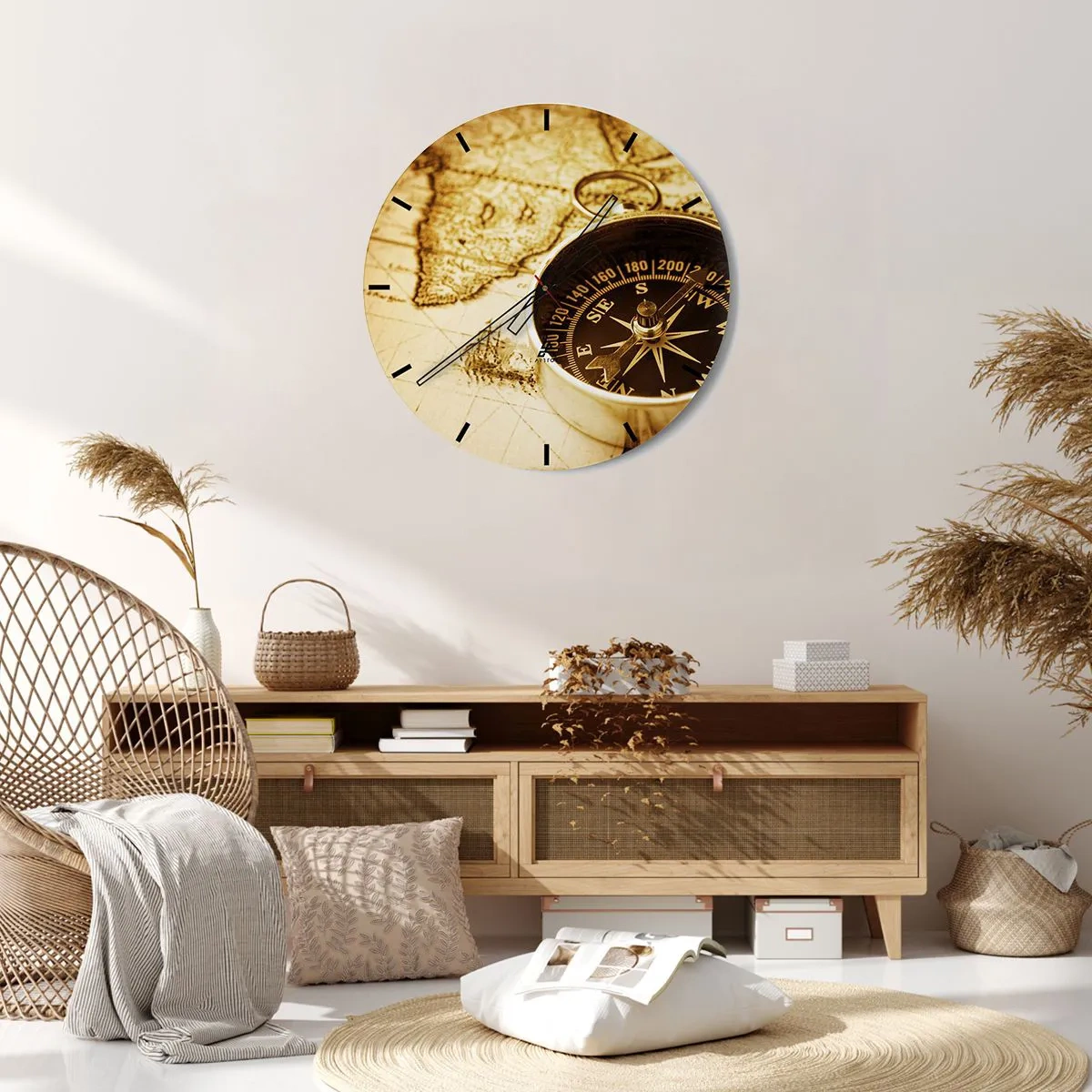Wandklok - Klok - Een kompas tegen de achtergrond van een oude kaart in warme tinten - 30x30cm - Oost of west? - Moderne wanddecoratie voor woonkamer, keuken en slaapkamer ARTTOR