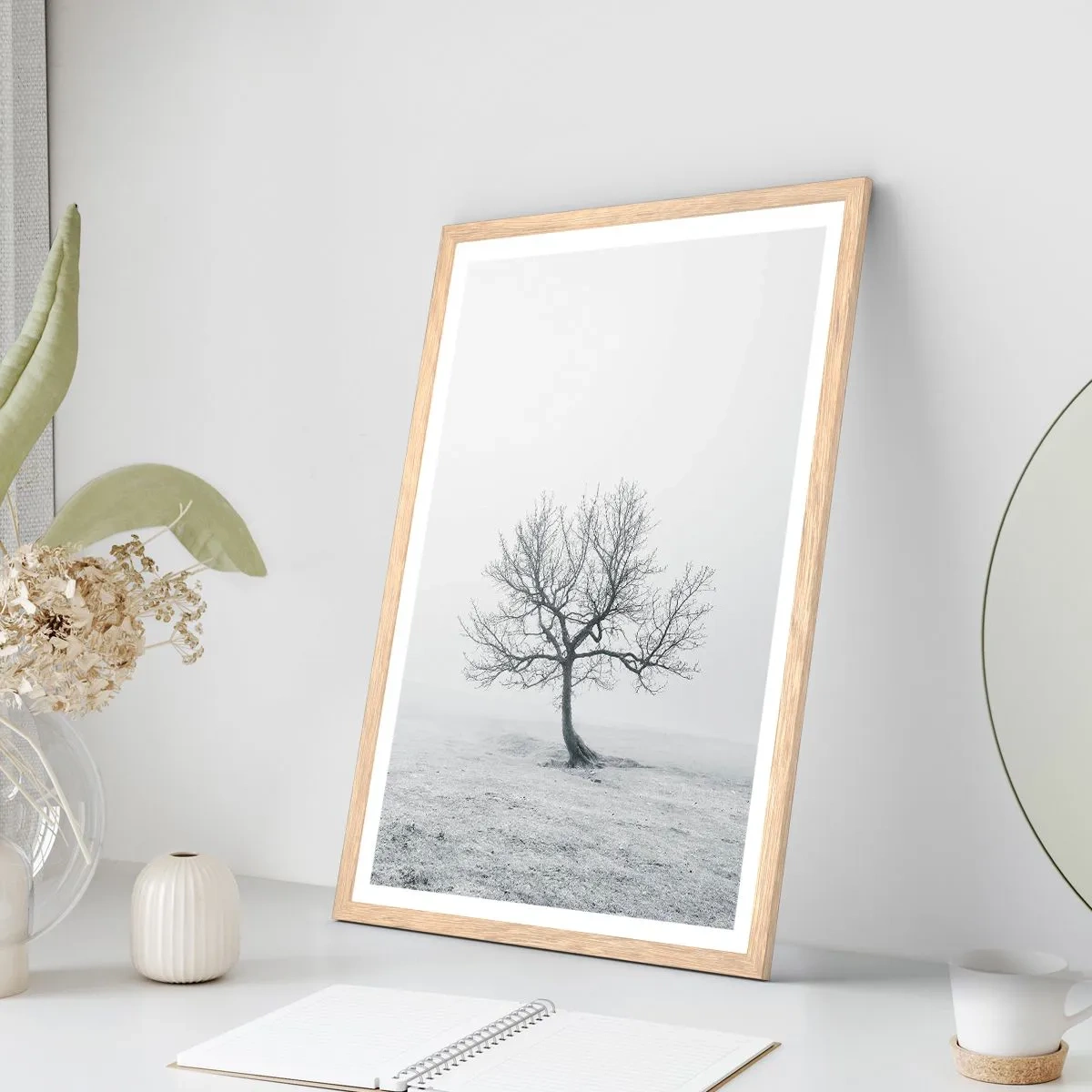 Een poster in een licht eiken lijst - Tegen het niets - 70x100 cm