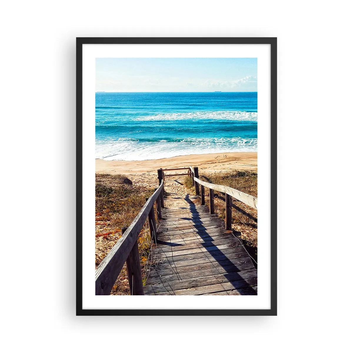 Poster in een zwarte lijst - Houten pad naar het strand met uitzicht op zee - 50x70cm - Loop maar! - Moderne wanddecoratie voor woonkamer en slaapkamer ARTTOR