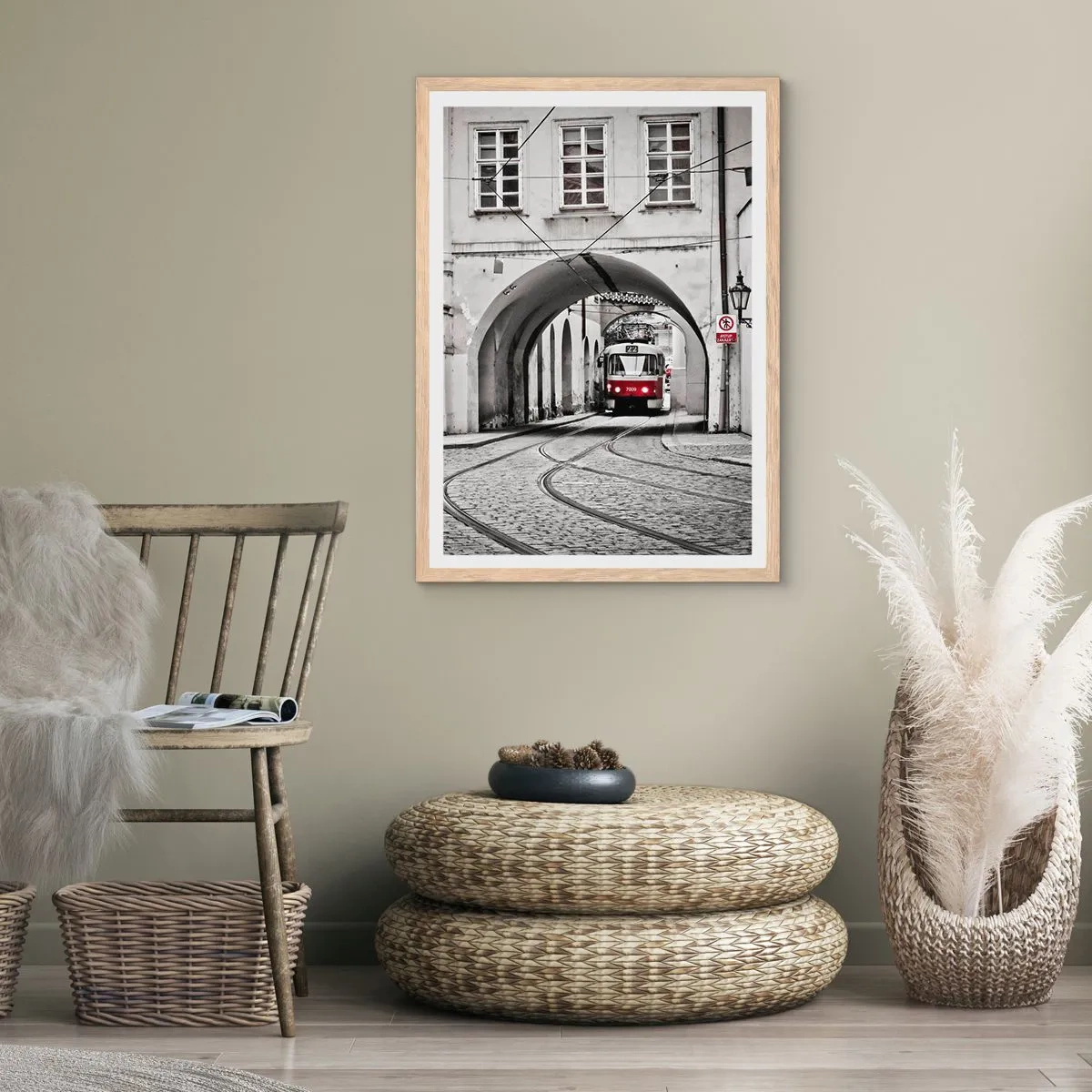 Een poster in een licht eiken lijst - Door het doolhof van de stad - 70x100 cm