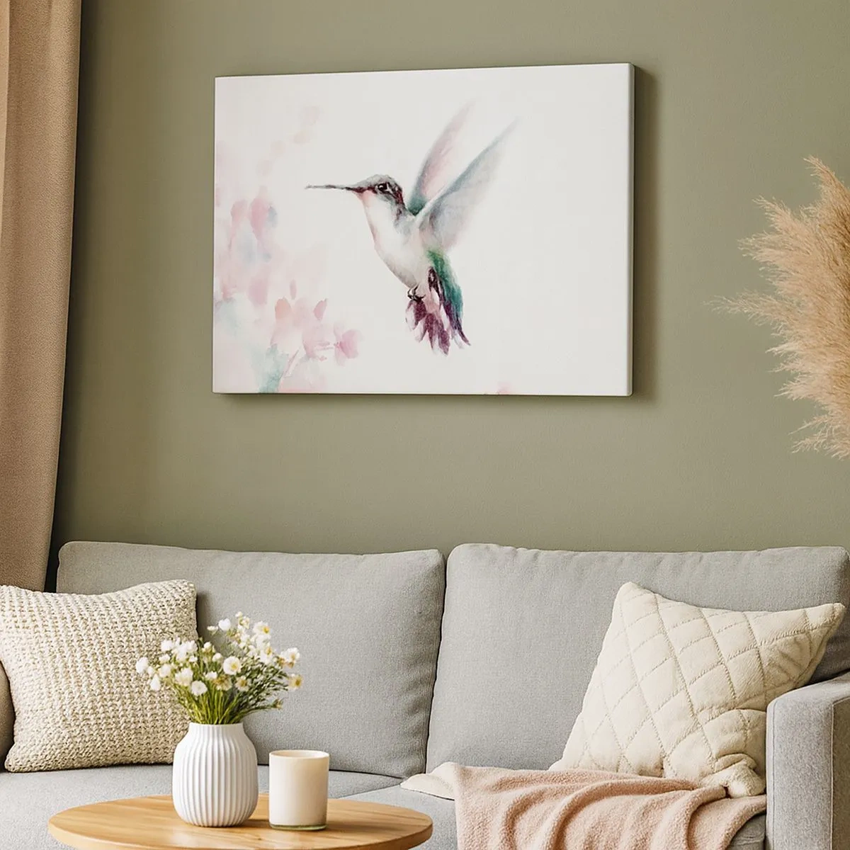 Schilderen op canvas - Een kolibrie in delicate pastelkleuren tegen een achtergrond van bloemen - 70x50cm - Vastgehouden tijdens fladderen - Moderne wanddecoratie voor woonkamer en slaapkamer ARTTOR