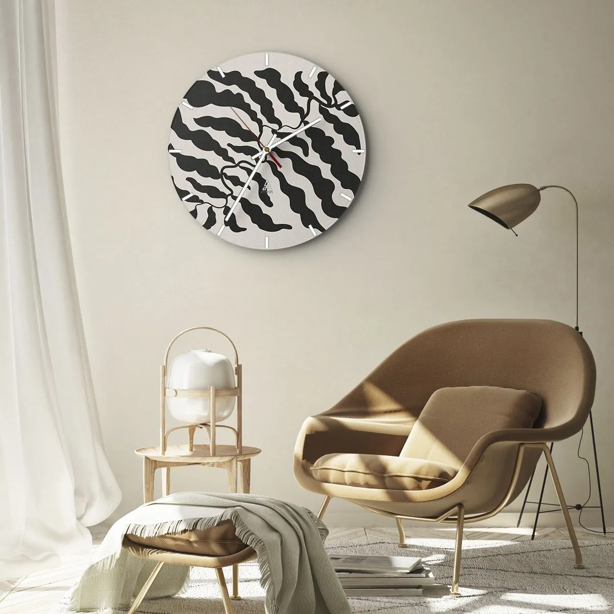Wandklok - Klok - Zwarte organische bladachtige vormen op een lichte achtergrond - 30x30cm - Natuur van een vierkant - Moderne wanddecoratie voor woonkamer, keuken en slaapkamer ARTTOR
