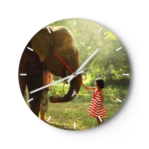 Wandklok - Klok - Een meisje in een rode jurk raakt de slurf van een olifant aan in het bos. - 30x30cm - De kracht van vriendschap - Moderne wanddecoratie voor woonkamer, keuken en slaapkamer ARTTOR