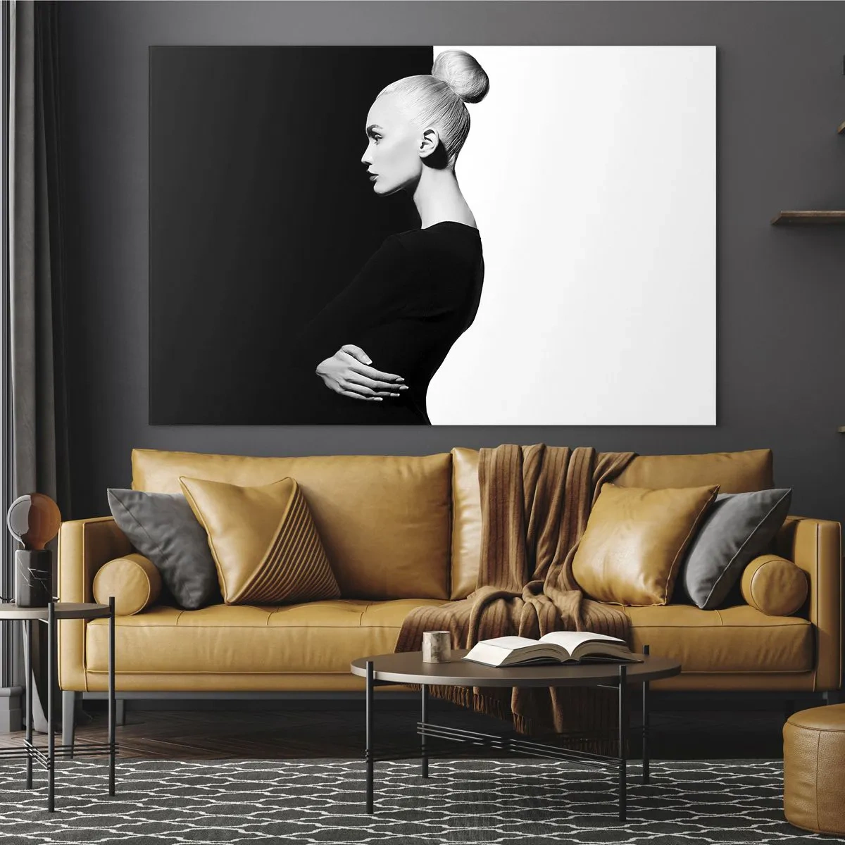 Schilderen op glas - Zwart-witportret van een vrouw in een elegante knot - 70x50cm - Gewoon een vrouw - Moderne wanddecoratie voor woonkamer en slaapkamer ARTTOR