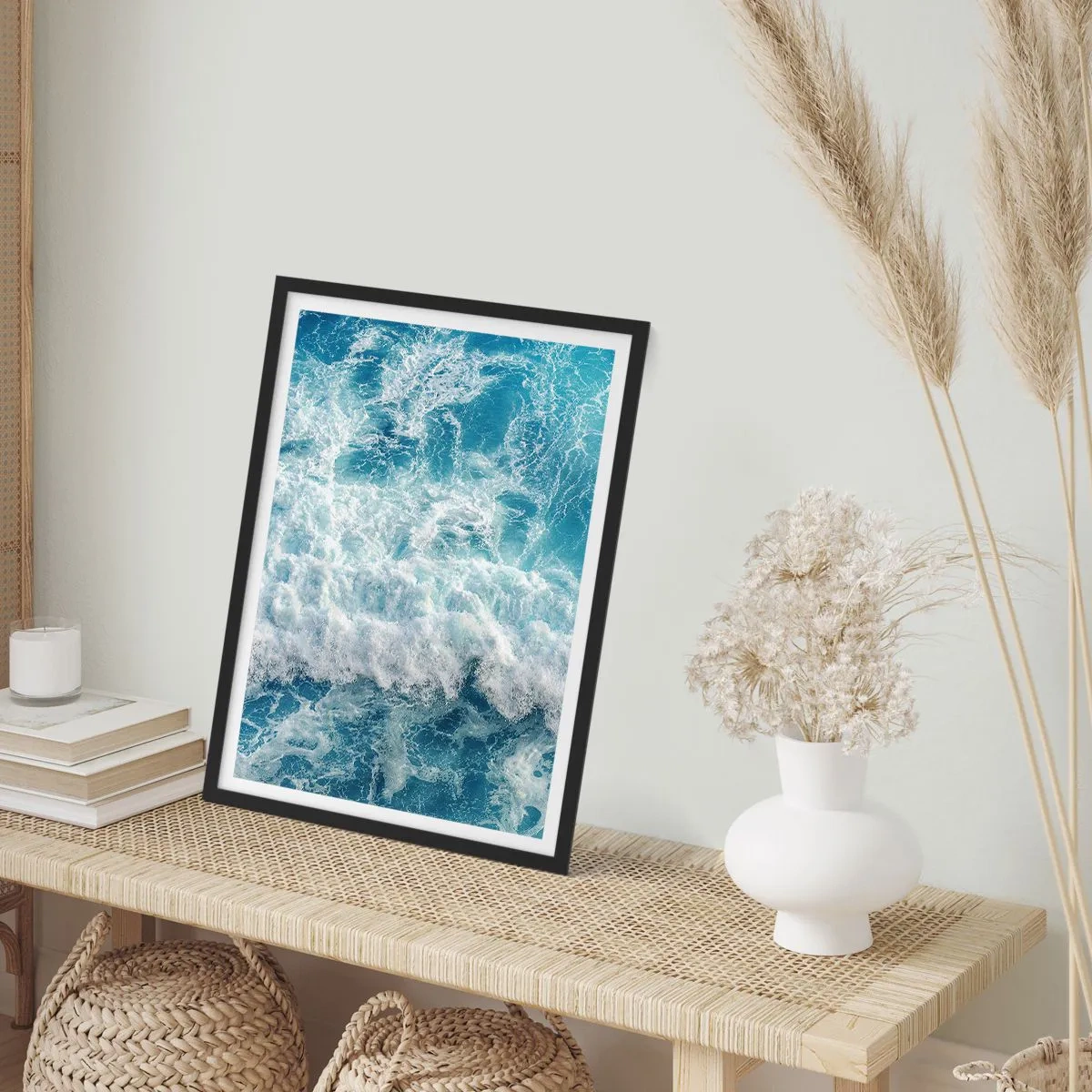 Poster in een zwarte lijst - Dynamische zeegolven in tinten blauw - 50x70cm - Vrolijk en springend - Moderne wanddecoratie voor woonkamer en slaapkamer ARTTOR