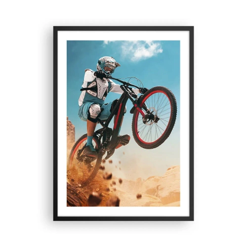 Poster in een zwarte lijst - Een mountainbiker voert een dynamische sprong uit in een woestijnlandschap. - 50x70cm - Fiets waanzin demon - Moderne wanddecoratie voor woonkamer en slaapkamer ARTTOR
