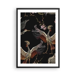Poster in een zwarte lijst - Elegante kraanvogels tussen bloemen op een zwarte achtergrond, in oosterse stijl. - 50x70cm - Een sprookjesvogel - Moderne wanddecoratie voor woonkamer en slaapkamer ARTTOR
