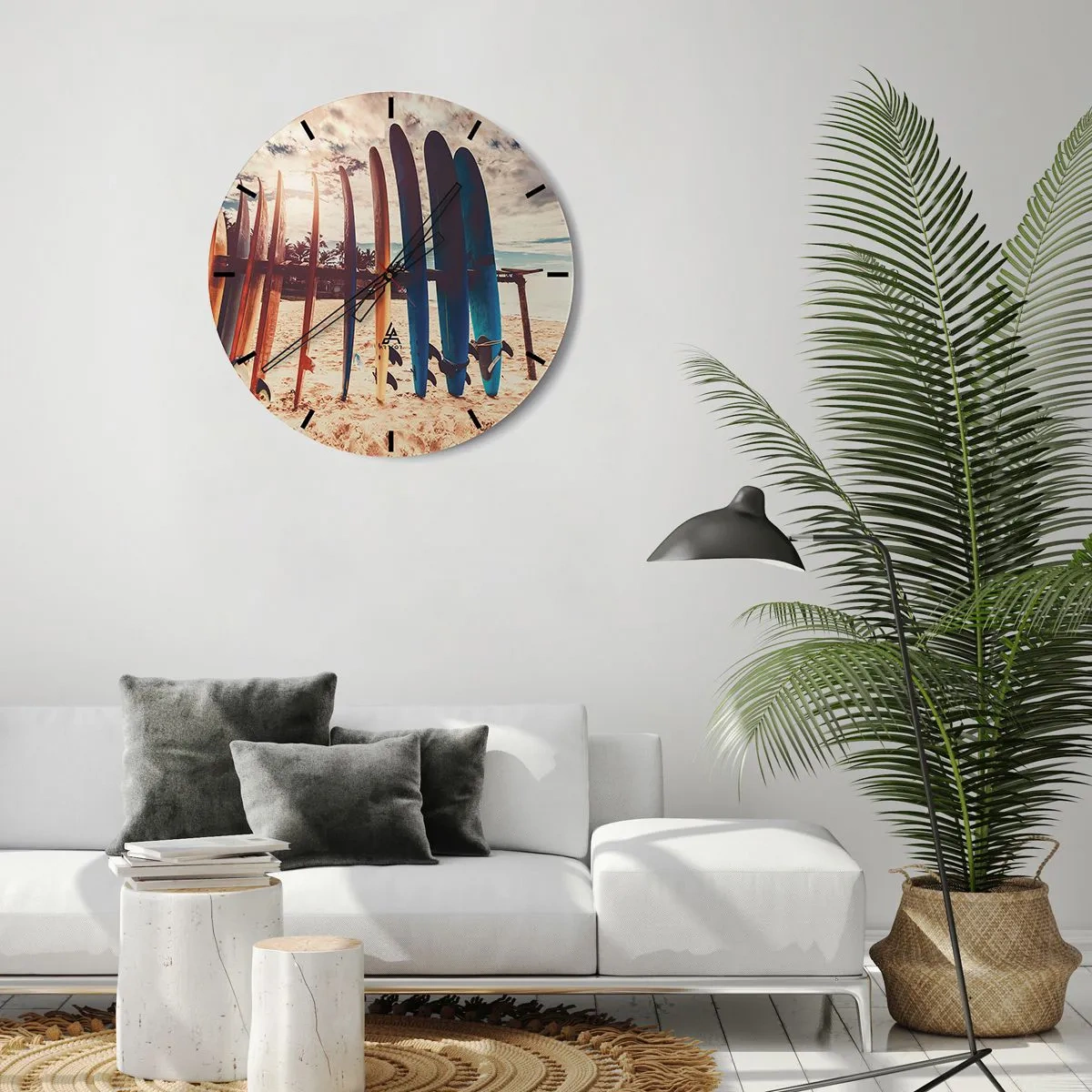 Wandklok - Klok - Surfplanken op een rij op het strand bij zonsondergang - 30x30cm - Weltrusten, zie je morgen - Moderne wanddecoratie voor woonkamer, keuken en slaapkamer ARTTOR