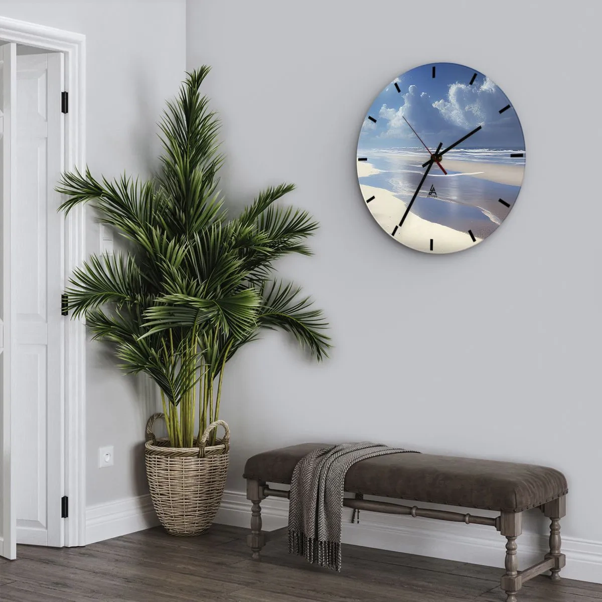 Wandklok - Klok - Leeg strand in het zonlicht met blauwe lucht en golven - 30x30cm - Paradijselijke vakantie - Moderne wanddecoratie voor woonkamer, keuken en slaapkamer ARTTOR