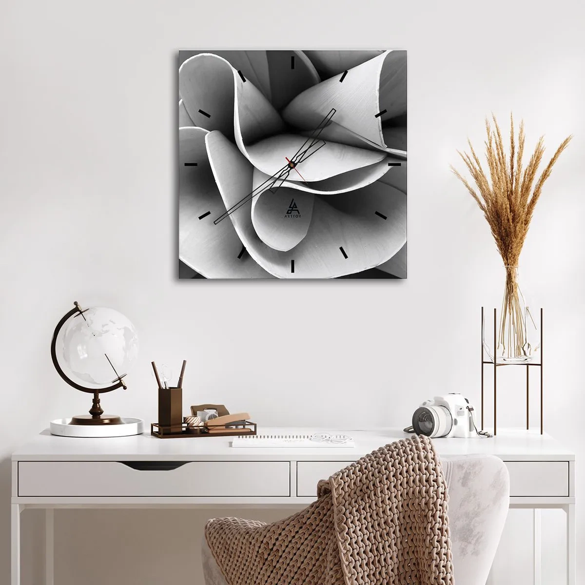 Wandklok - Klok - Het gebeurt in de ruimte - 30x30 cm