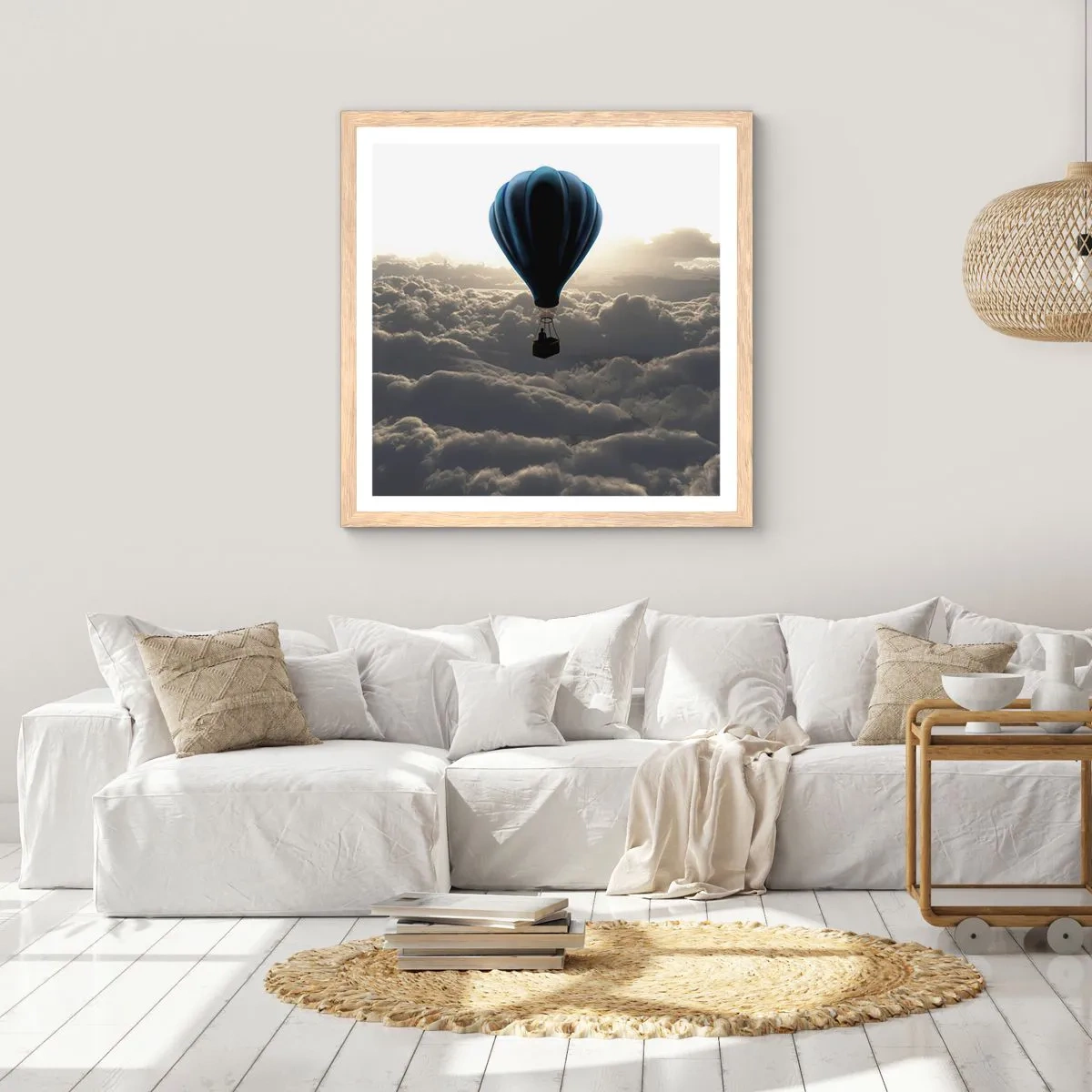 Een poster in een licht eiken lijst - Een zwerver boven de wolken - 60x60 cm