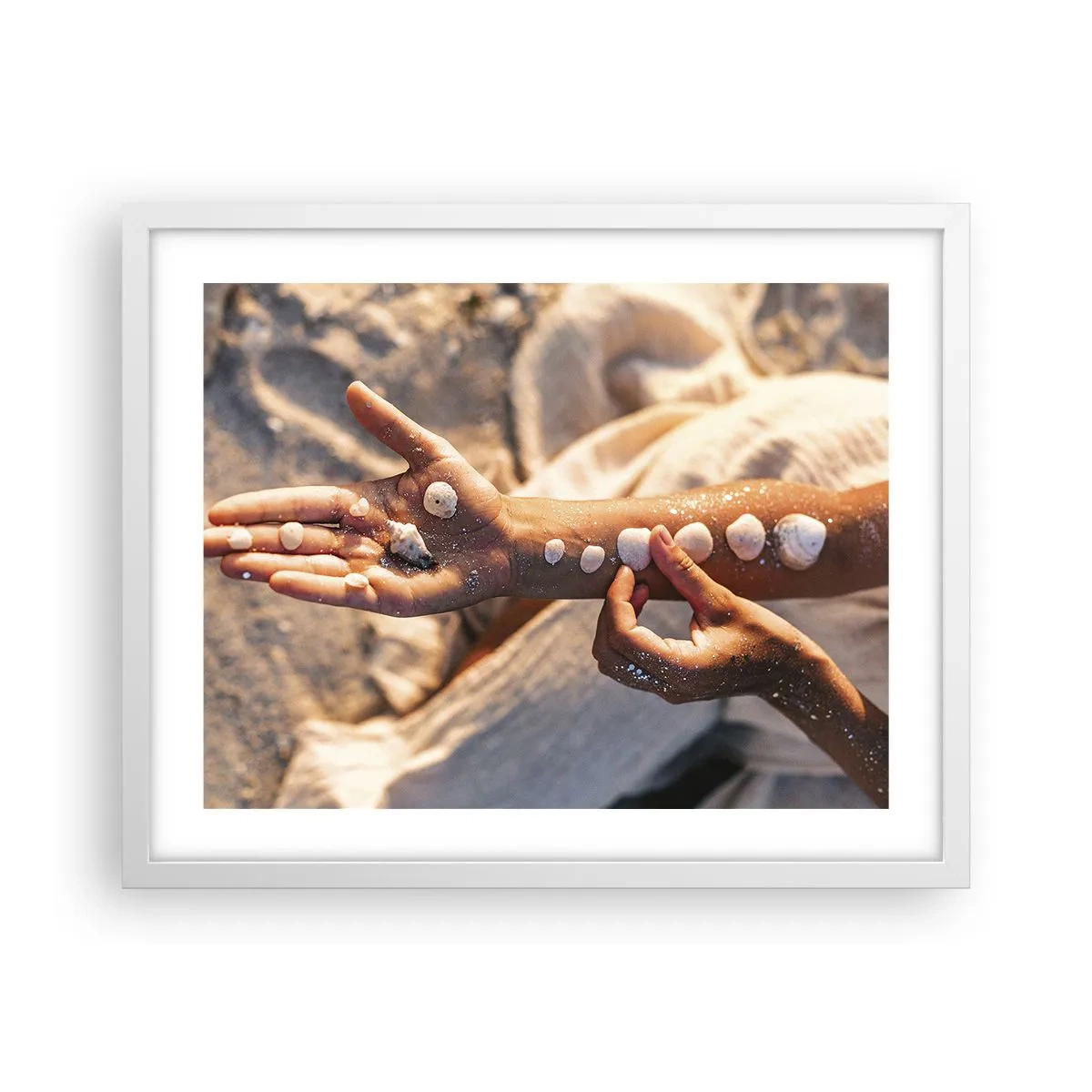 Poster in een witte lijst - Schoonheid binnen handbereik - 50x40 cm